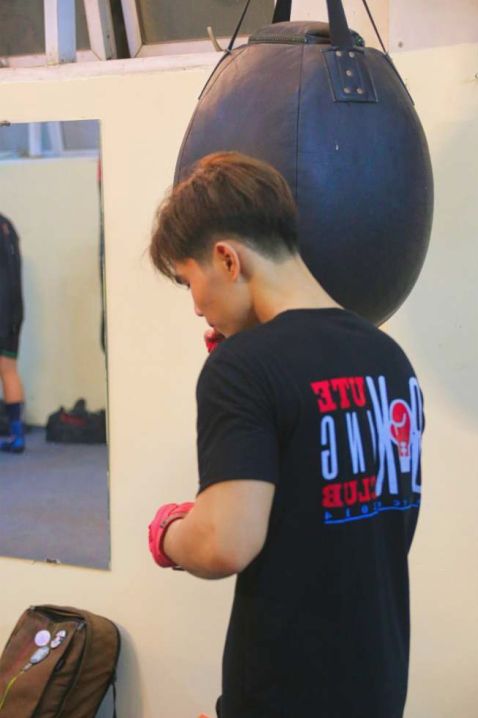 Gloves red